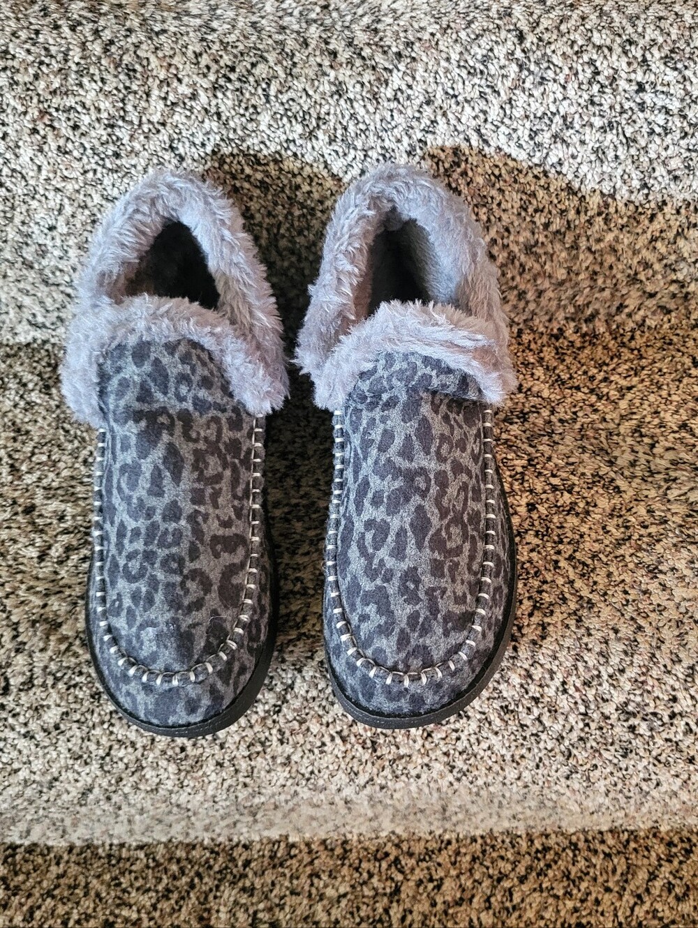 NWOT Women's Hey Dude Grey Leopard Print Fleece Slippers